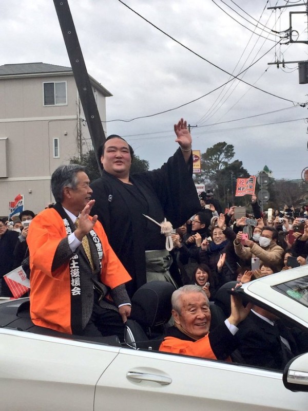 横綱稀勢の里関パレードサムネイル